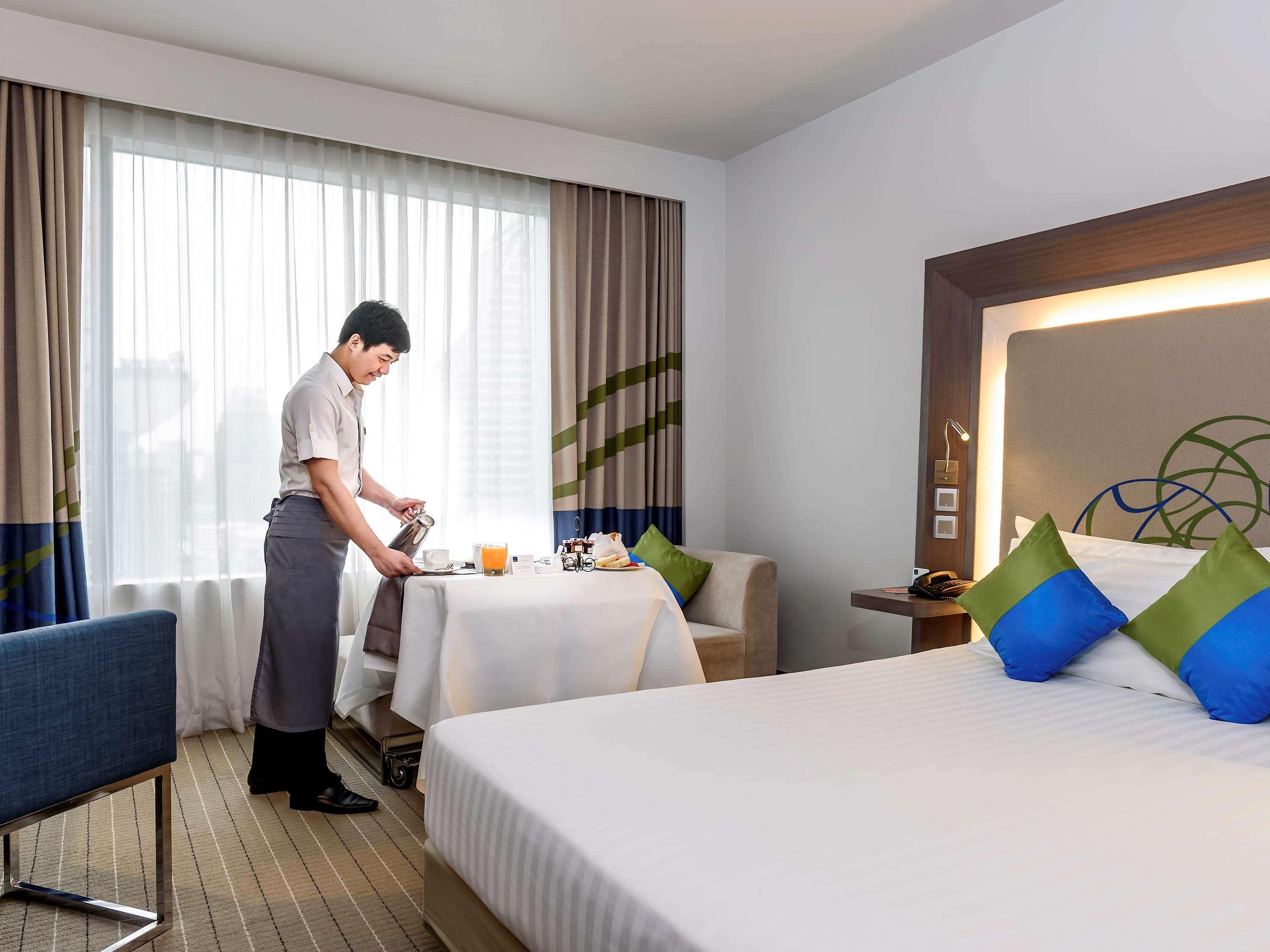 Four Points By Sheraton Bangkok Ploenchit - Formerly Novotel Bangkok Ploenchit Екстериор снимка