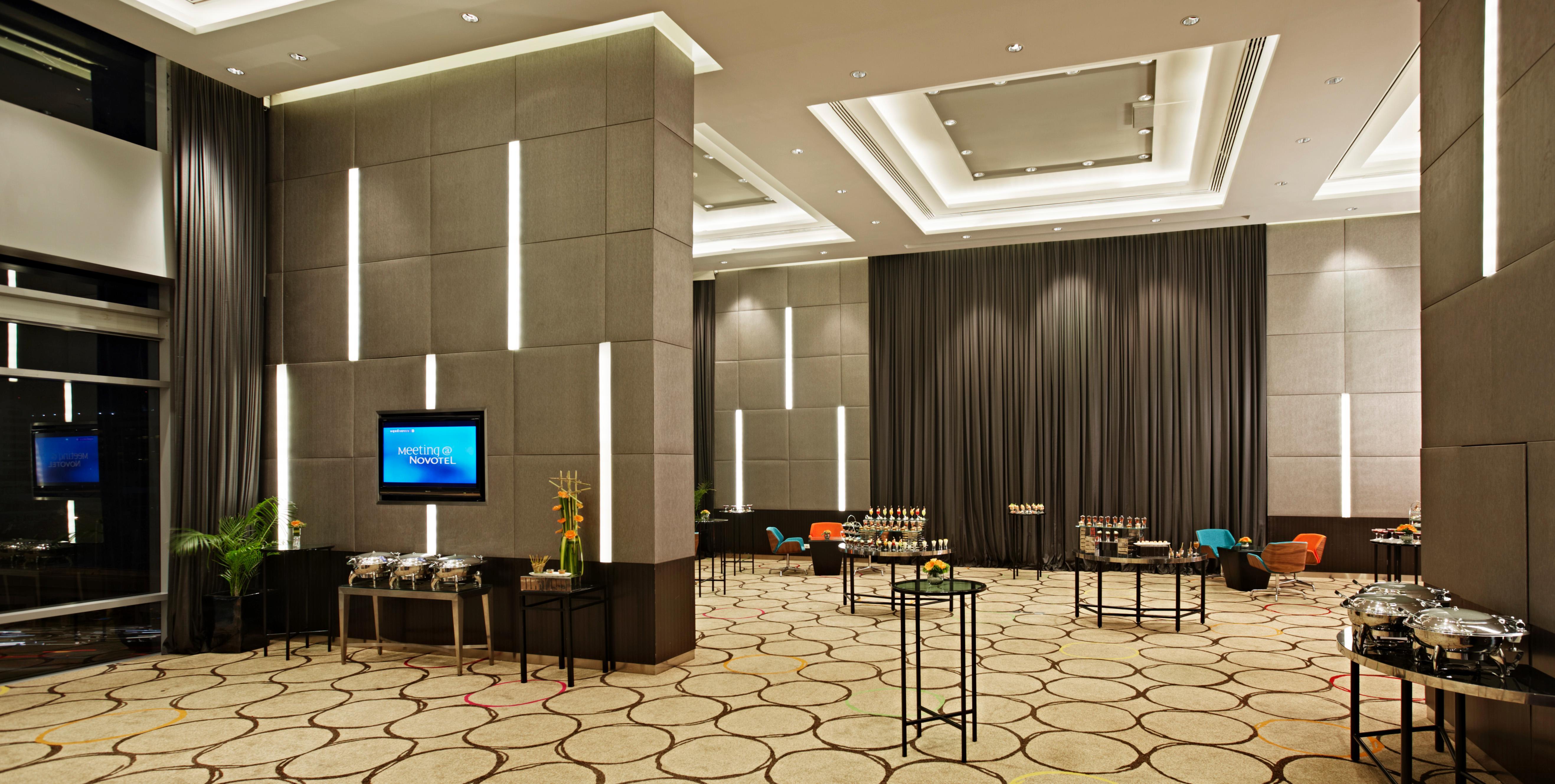 Four Points By Sheraton Bangkok Ploenchit - Formerly Novotel Bangkok Ploenchit Екстериор снимка